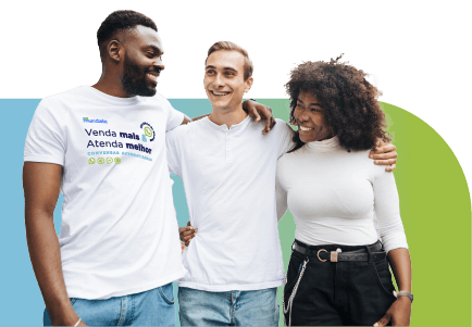 Pessoas se abraçando representando o propósito da Mundiale de conectar marcas e consumidores